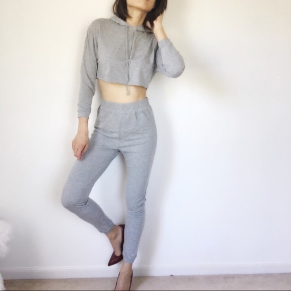 Free Style Cropped Hoodie and Jogger pants - Picture 2 of 5